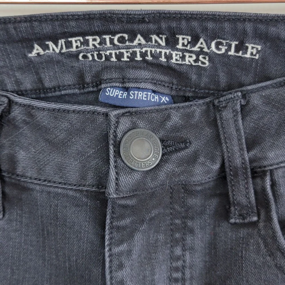 American Eagle Super Low Rise Skinny Jegging Jeans Black Distressed Frayed AE 4